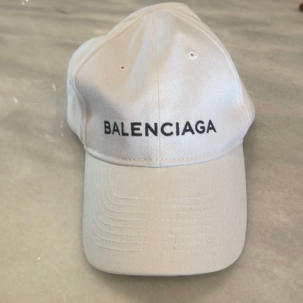 BALENCIAGA Fall 2017 white cap.